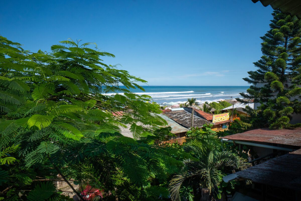 Vista a la playa de Olón en hotel junto al mar